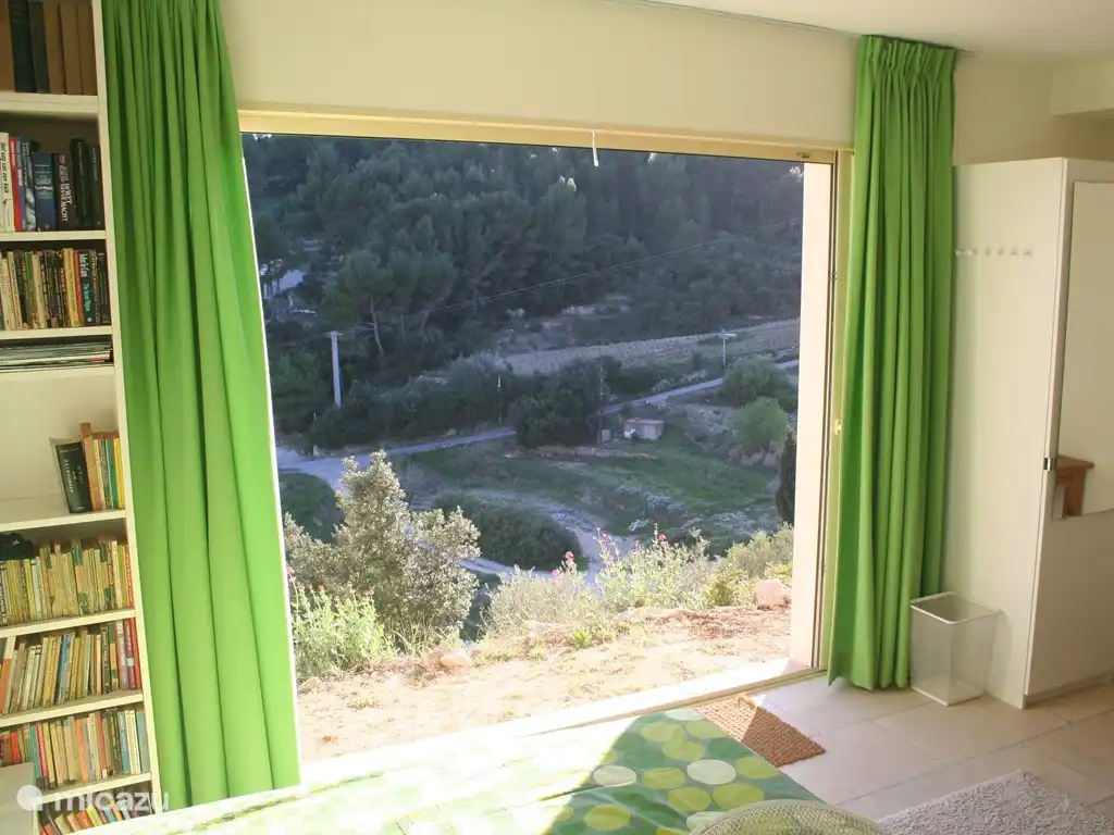 Wenn Sie nach draußen schauen, werden Sie sich nur der Tiefe des Tals bewusst.