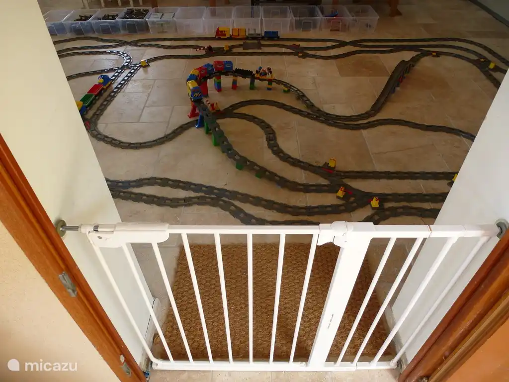 Aus Sicherheitsgründen kann das Spielzimmer mit einer Kindersicherung geschlossen werden.