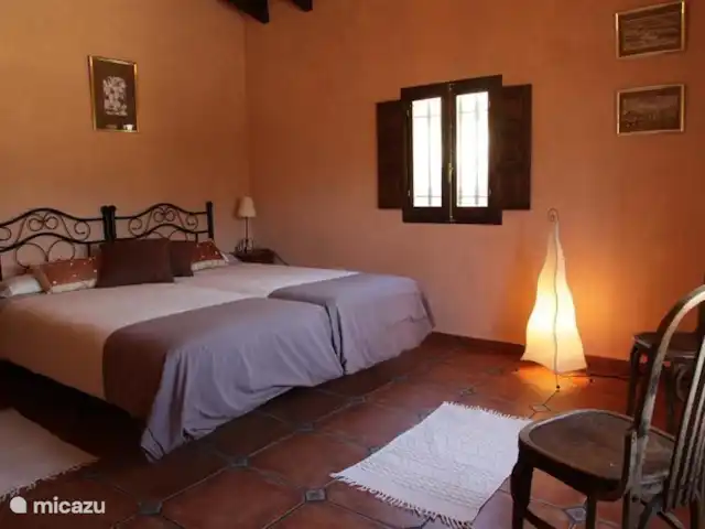 Finca Los Almendros | Espagne, Costa Blanca, Relleu - finca La spacieuse ¨chambre des maîtres¨ au 1er étage avec salle de bain privée attenante