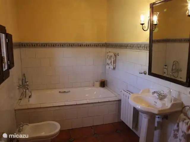 Finca Los Almendros | Espagne, Costa Blanca, Relleu - finca La salle de bain privée, ici vous pouvez vous enfoncer dans un bain chaud
