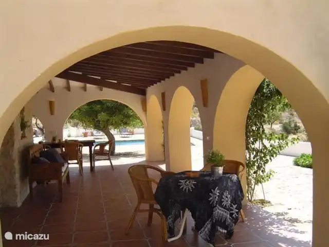 Finca Los Almendros | Espagne, Costa Blanca, Relleu - finca Détendez-vous au frais de la terrasse couverte