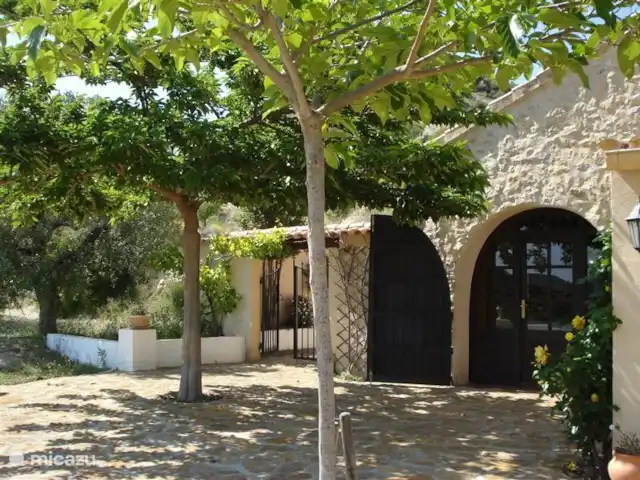 Finca Los Almendros | Espagne, Costa Blanca, Relleu - finca ou à l'ombre des arbres