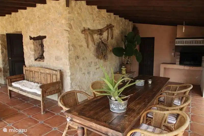 Schön, dass Sie auf der überdachten Terrasse mit Grill entspannen, wird der Grill regelmäßig von Marion Gastgeberin verwendet, um für. Köstliche Paella auf Anfrage für unsere Gäste vorbereiten