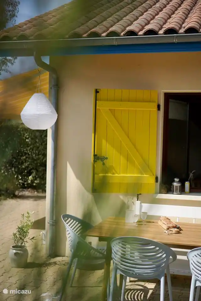 Schöner ruhiger Garten mit freiem Blick.