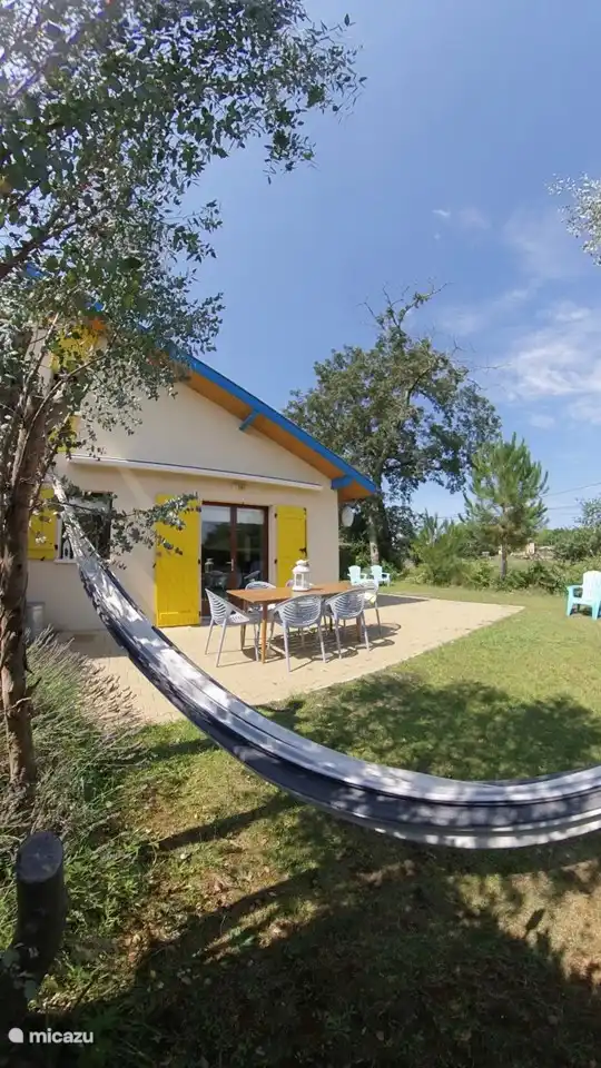 Schöner ruhiger Garten mit freiem Blick.