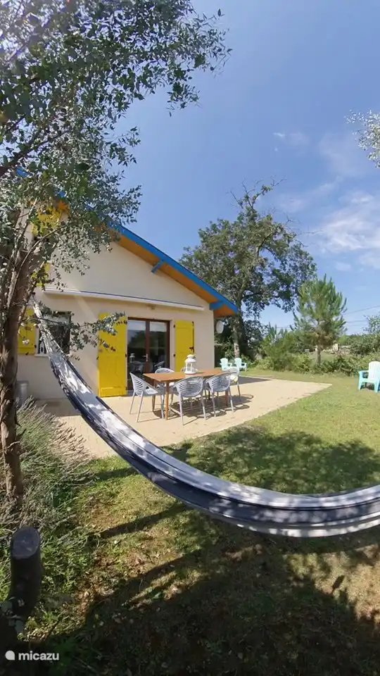 Schöner ruhiger Garten mit freiem Blick.