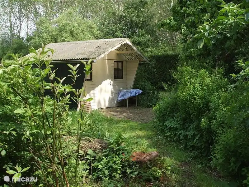 Der Pavillon mit einer gemütlichen Terrasse