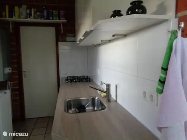 bungalow huren in Nederland, Gelderland, Hummelo – Hessenhuisje De bovenkastjes van de keuken