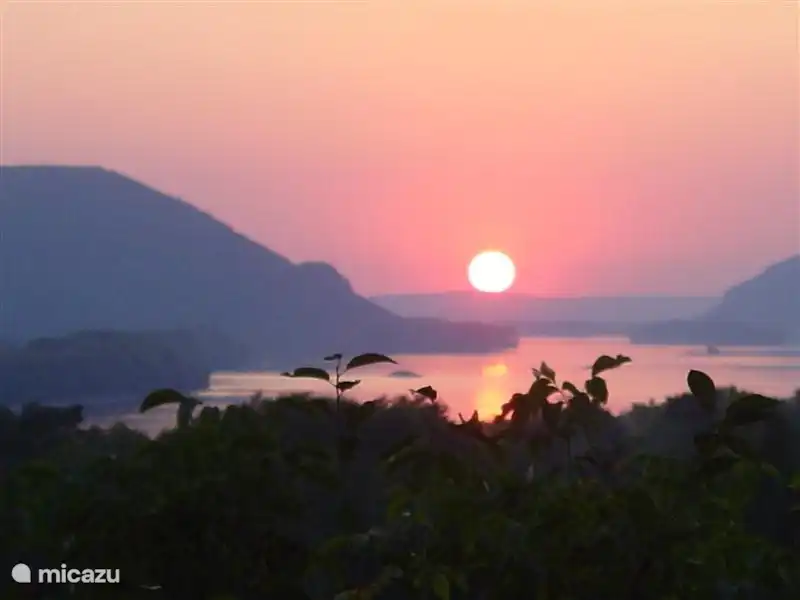 Profitez chaque jour du magnifique soleil couchant