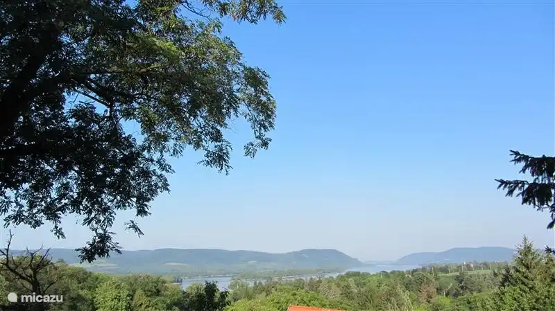 vue depuis la terrasse sur le Danube