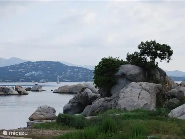 Wandelen, Frankrijk, Corsica, Porto-Vecchio, vakantiehuis La Tortue Een van de prachtige uitzichten vanaf het strand