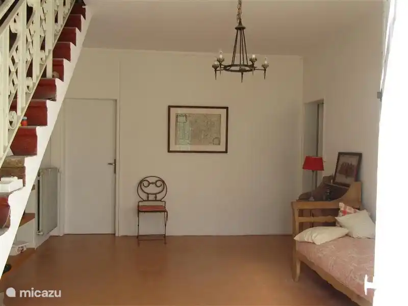 large entrance / hall