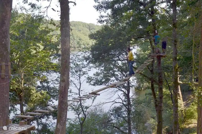 across the lake from Sidiailles is marked out a route on which one can see the lake from the height