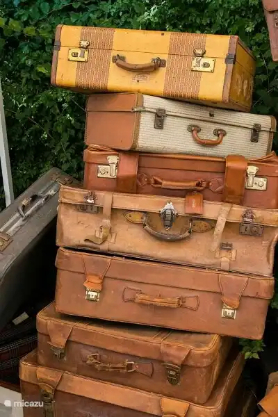 many flea markets and flea markets in the immediate vicinity