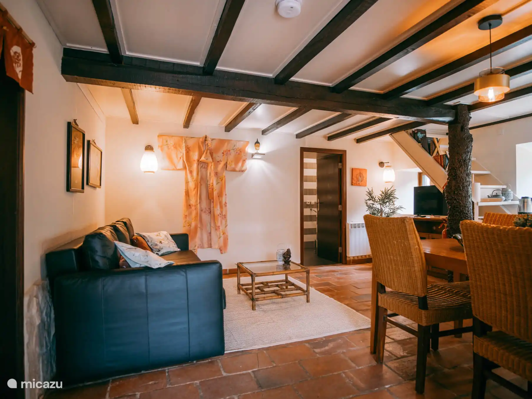 Sala de estar con mesa de comedor Casa Antiga