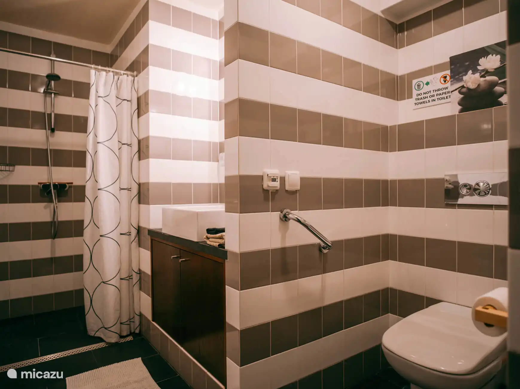 Amplio cuarto de baño