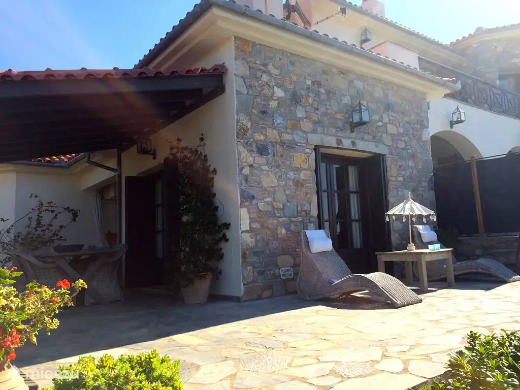 Possibilité de changer de terrasse pour soleil ou ombre.