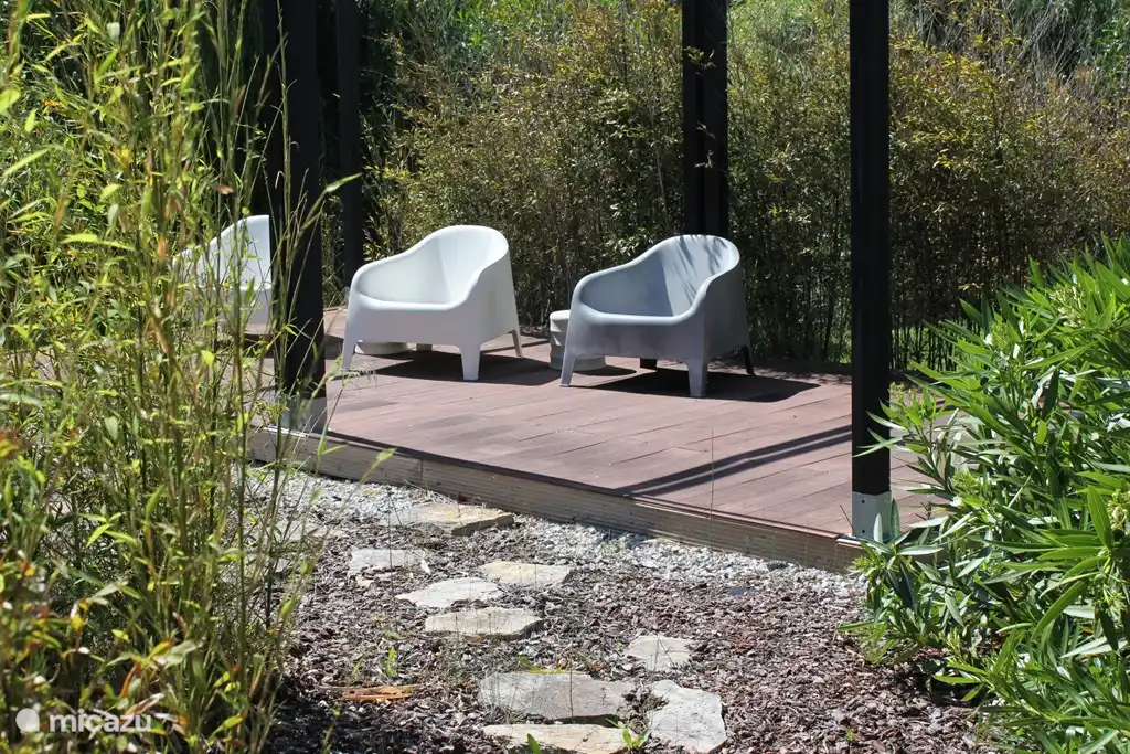 Terrace in the Japanese garden, can also be used as a training platform for yoga or chi kung.