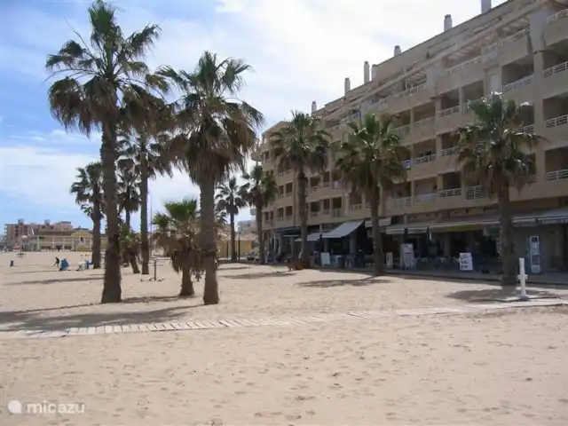 Plage de la Mata | Espagne, Costa Blanca, La Mata - appartement Regardez vers l'agréable boulevard de La Mata.