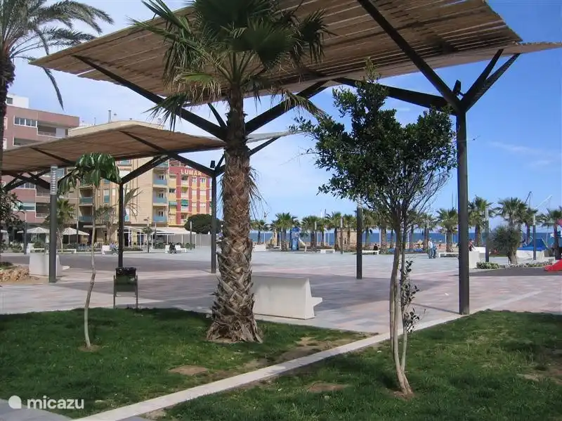 La agradable plaza del pueblo