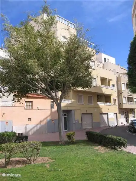 La entrada del edificio.