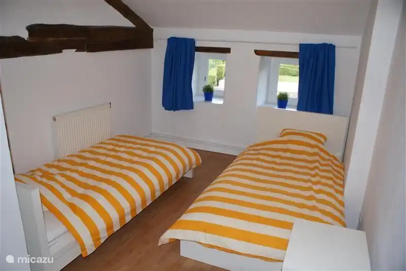 Schlafzimmer im 1. Stock mit reichlich Stauraum!