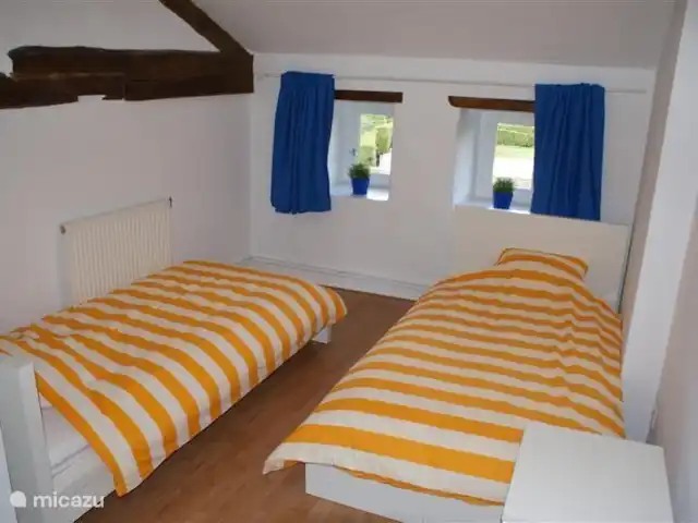 Domaine Horliday | France, Haute-Vienne, Champsac - maison de vacances Chambre au 1er étage avec beaucoup d'espace de rangement!