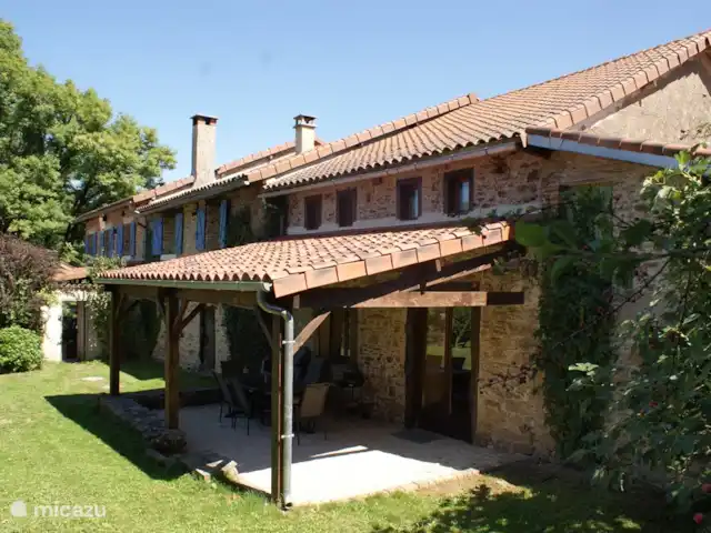 Domaine Horliday | France, Haute-Vienne, Champsac - maison de vacances Autre vue du site..... Le site est équipé d'une grande véranda.