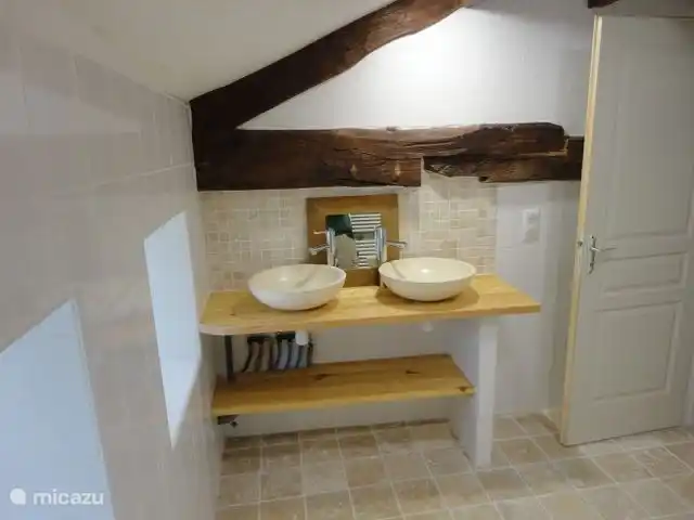Domaine Horliday | France, Haute-Vienne, Champsac - maison de vacances Salle de bain entièrement rénovée au 1er étage