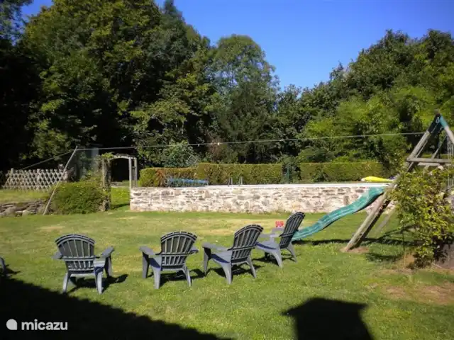 Domaine Horliday | France, Haute-Vienne, Champsac - maison de vacances Grand jardin spacieux (env. 1750m2) avec une aire de jeux et une piscine !