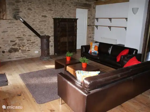 Domaine Horliday | France, Haute-Vienne, Champsac - maison de vacances Le salon avec porte d'accès à la chambre du rez-de-chaussée !