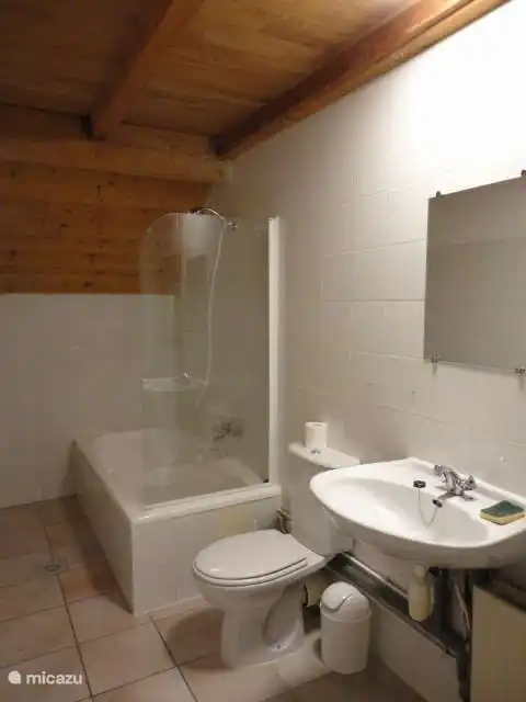 cuarto de baño con 2.º aseo