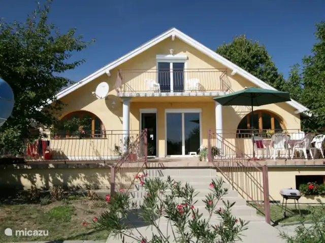 Location de Vacances Hongrie, Lac Velence, Sukoró, bungalow - Maison solaire avec piscine Arrière de la maison
