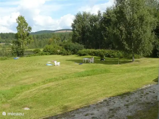 Svabensverk en Suecia, Dalarna, Enviken - casa vacacional Vista sublime del jardín y el lago desde el bar.