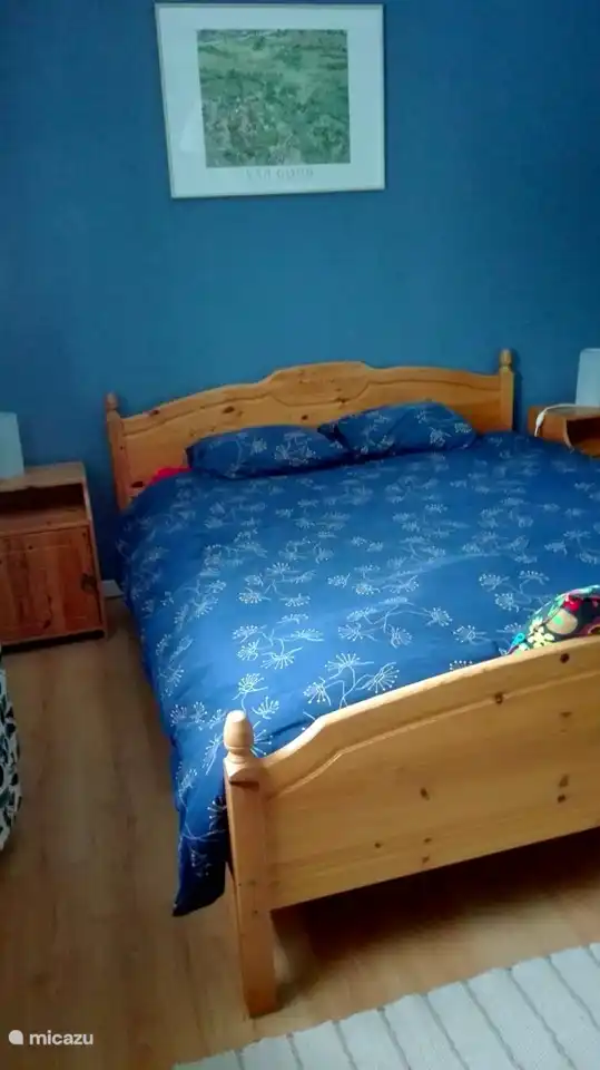 Schlafzimmer mit einem Doppelbett (160x200)