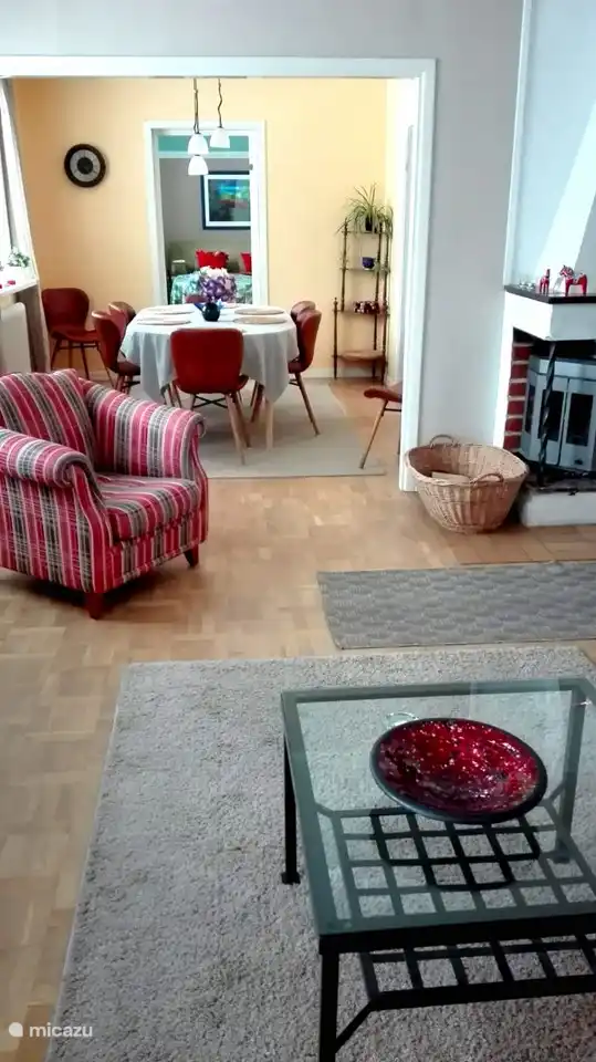 Viel Platz in beiden Räumen (19m lang!).