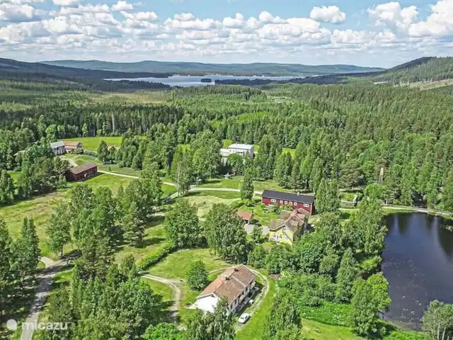 Svabensverk en Suecia, Dalarna, Enviken - casa vacacional Áreas naturales alrededor de la casa con bosques, lagos y arroyos.
