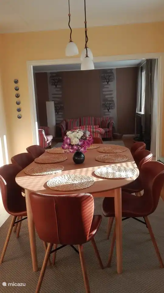 Ein Platz für alle an diesem Tisch.