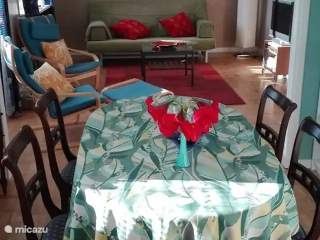 Svabensverk en Suecia, Dalarna, Enviken - casa vacacional Segunda sala de estar con comedor y sofá cama