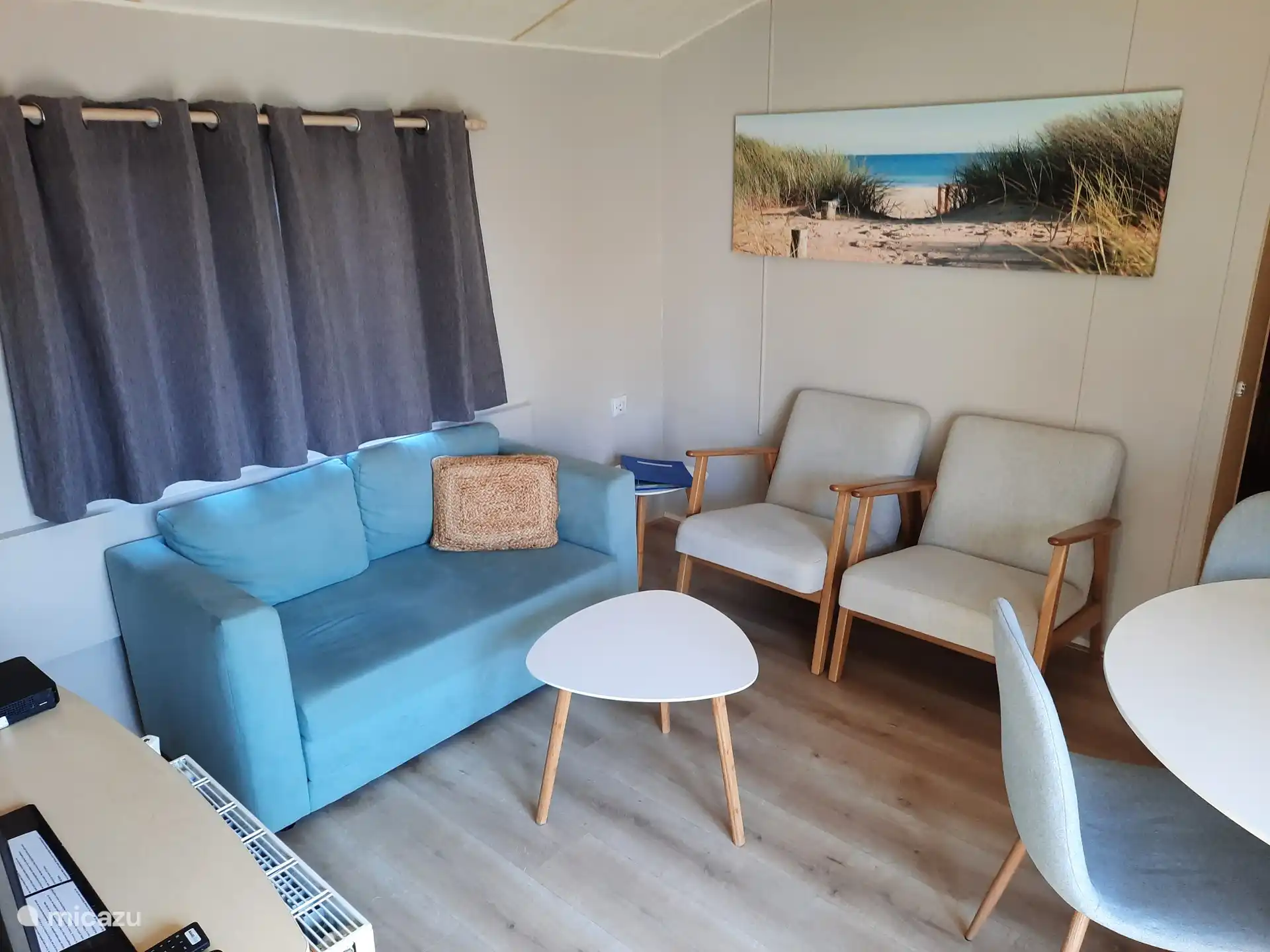 Geräumiges Wohnzimmer mit modernem, frischem Dekor.
Zentralheizung im gesamten Chalet.