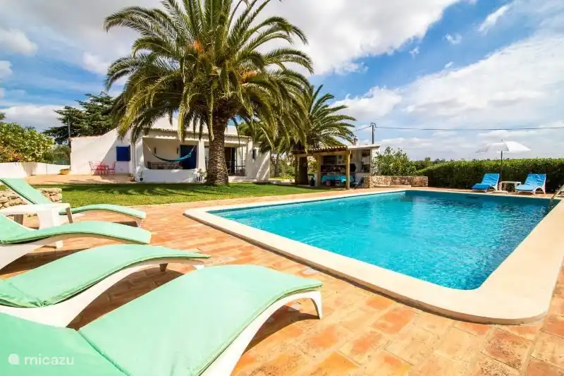 Villa mit herrlichem Pool und Garten.