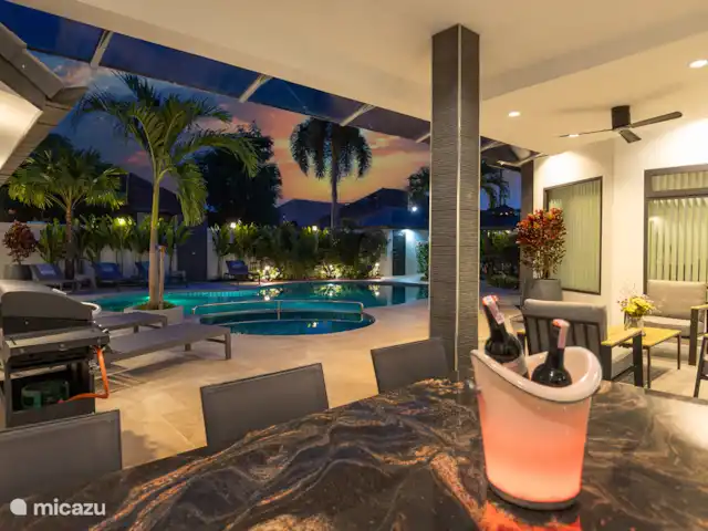 Villa Pattaya Hill met prive zwembad huren in Thailand, Oostelijke Golfkust, Pattaya - villa terras