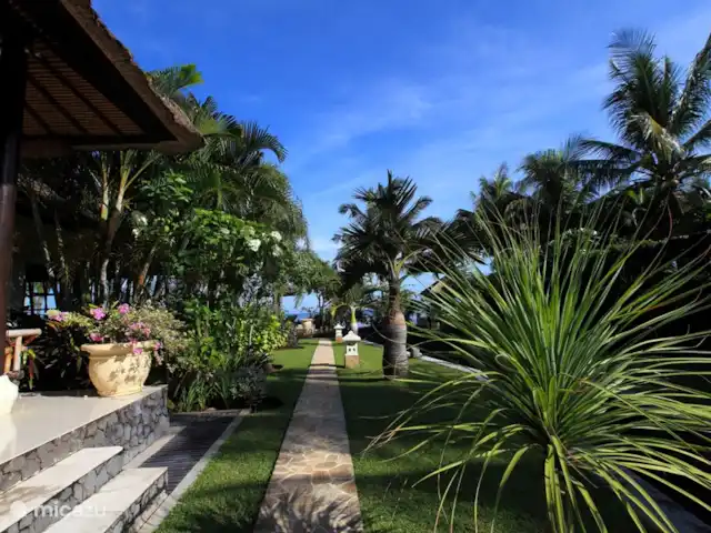 Villa Bunga Melati Luxury villa huren in Indonesië, Bali, Lovina - villa tuinaanzicht