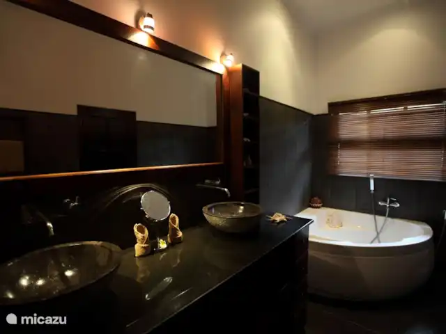 Villa Bunga Melati Luxury villa huren in Indonesië, Bali, Lovina - villa master badkamer