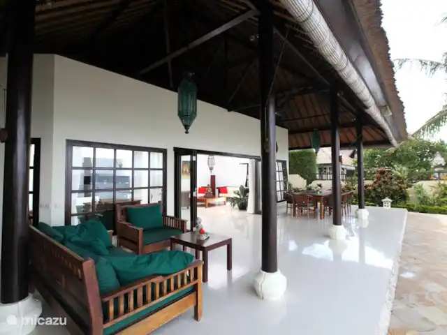 Villa Bunga Melati Luxury villa huren in Indonesië, Bali, Lovina - villa terras lounge