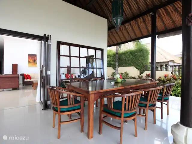 Villa Bunga Melati Luxury villa huren in Indonesië, Bali, Lovina - villa eettafel terras