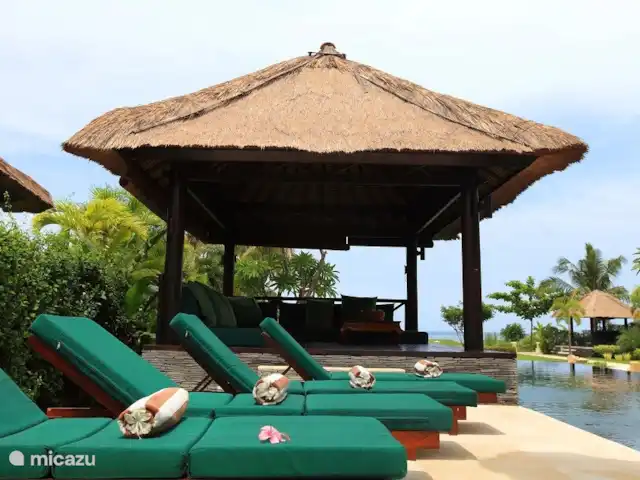 Villa Baruna Villa exclusiva en Indonesia, Bali, Lovina - villa tumbonas y cenador