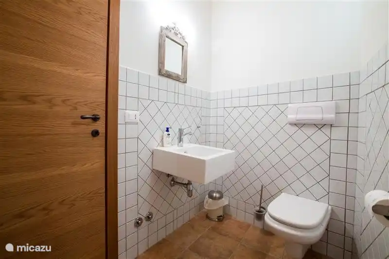 WC im ersten Stock gegenüber dem Hauptschlafzimmer