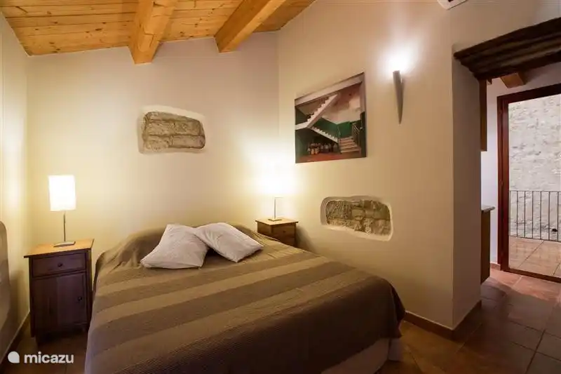 Terrasse Zimmer, 2-Personen-Schlafzimmer auf der einen Seite Blick auf die Hügel und auf der anderen Seite, eine Dachterrasse.