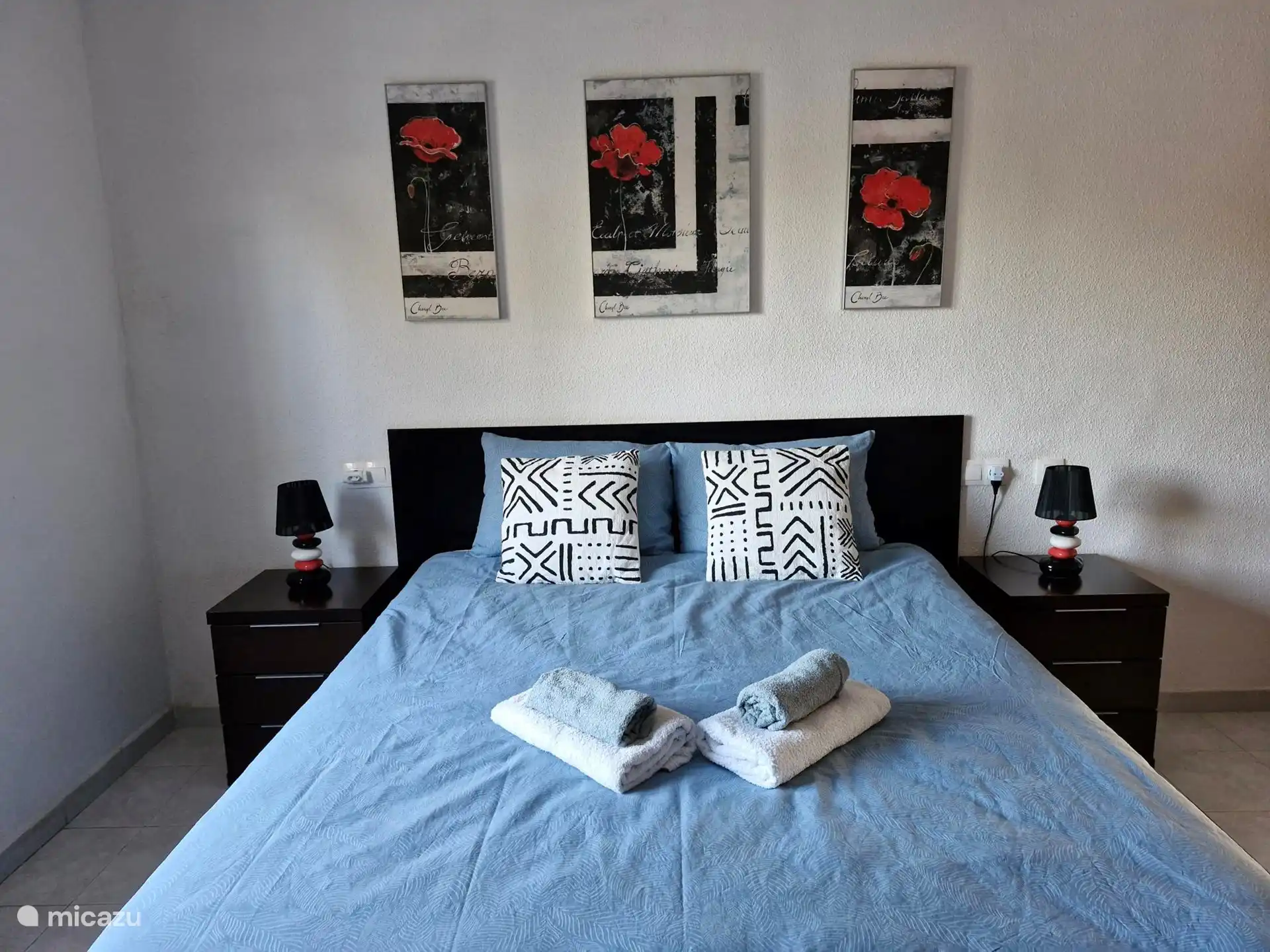 de masterbedroom met badkamer en suite